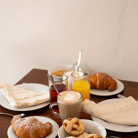 Vicolo Effe 4* تيراتشينا