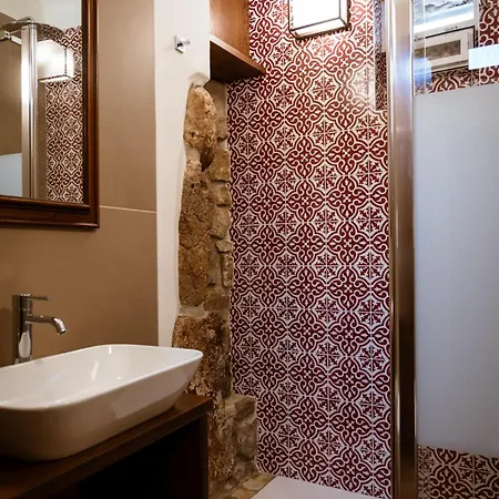 Vicolo Effe تيراتشينا