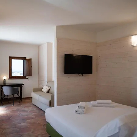 Vicolo Effe 4* تيراتشينا