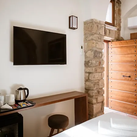 Vicolo Effe בית הארחה טרצ'ינה