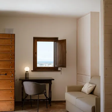 Vicolo Effe בית הארחה טרצ'ינה